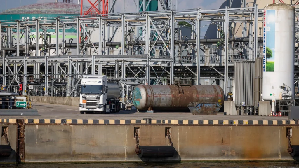 Ban on diesel exports at a fuel storage and distribution facility.