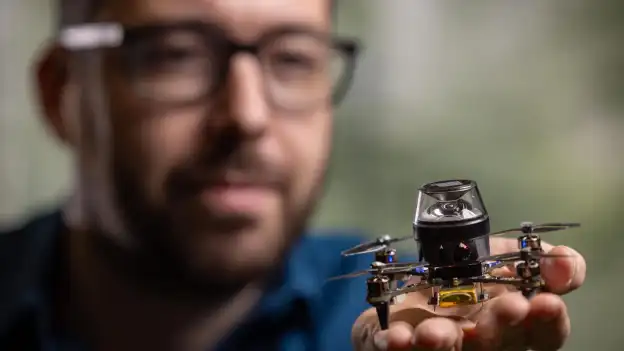 Nueva tecnica de navegacion visual para Robots diminutos inspirada en insectos